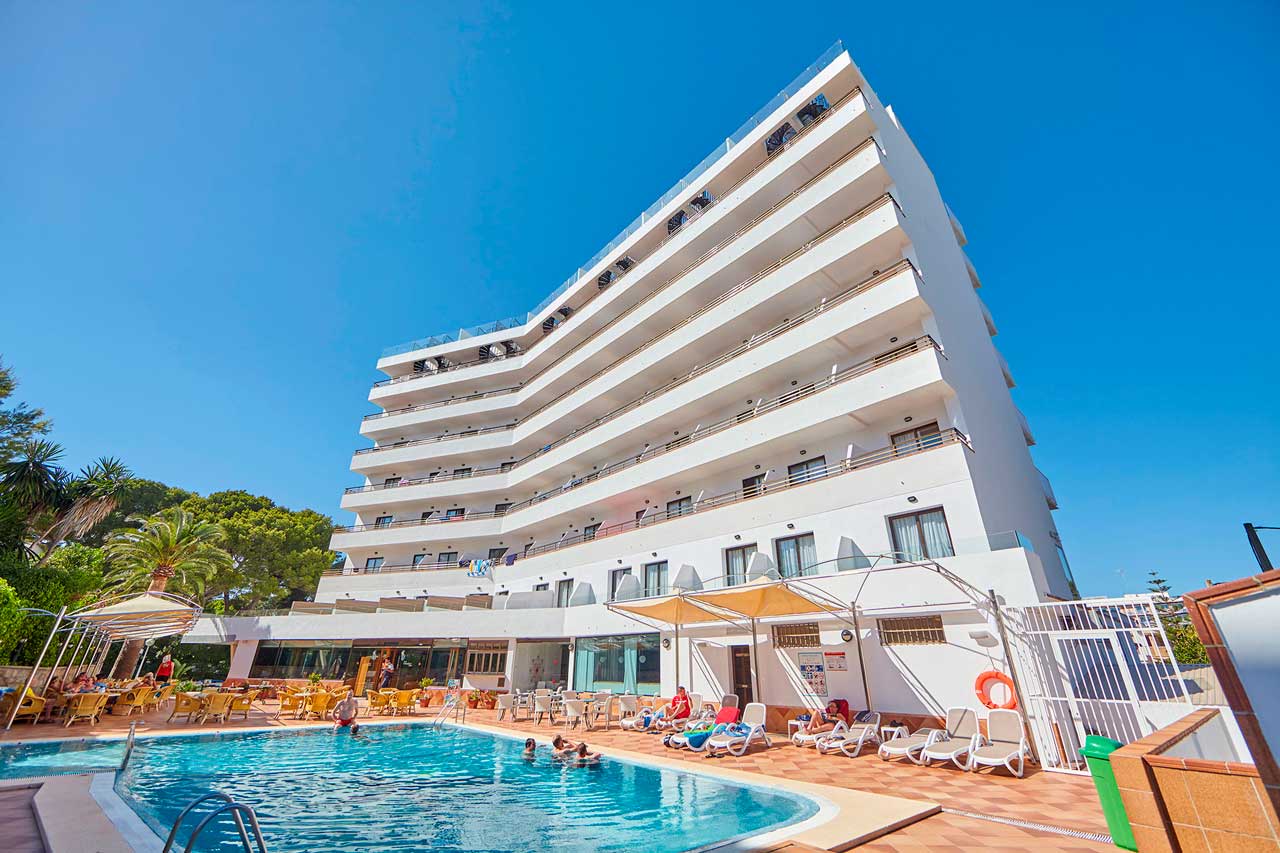 Genießen Sie den Pool im Hotel Principe in Playa de Palma