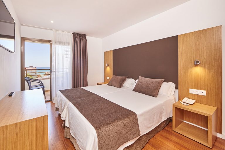 reserva habitacion doble vista mar en el hotel principe en playa de palma