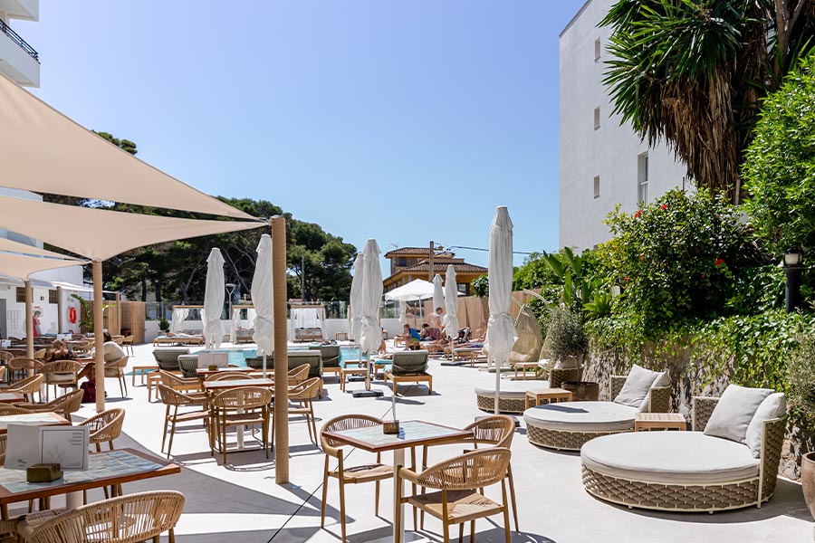 piscinas hotel principe disfrute en la piscina del Hotel Principe de Playa de Palma