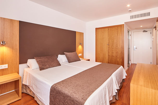 standard double room standard double room of the hotel principe en playa de palma
